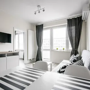 https://apartament-centrum-zurawia.warsawhotelspoland.com